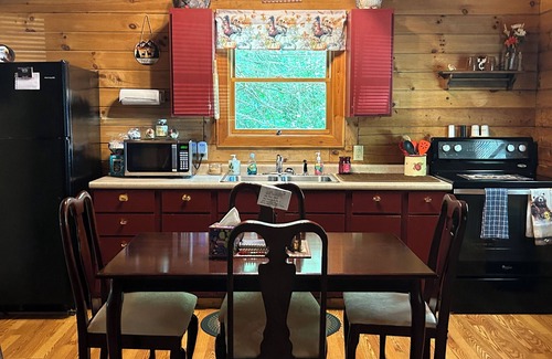 South Bloomingville Cabin | Wild Turkey Cabin in Hocking Hills