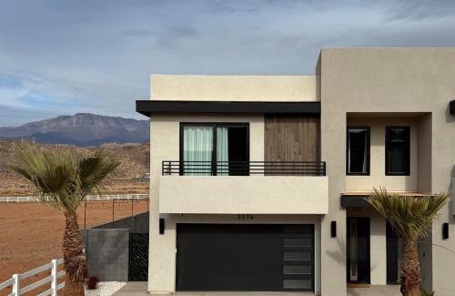 Hurricane House | Wild West Oasis - Experienced Hosts, 2 King Suites