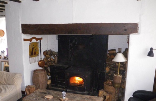 Cwrt Cottage | Wilderness Retreat/Riverside terrace and close to the coast.