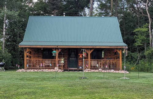 Iola Cabin | Wildlife Cabin! Spring-fed Ponds! Apple Orchard!