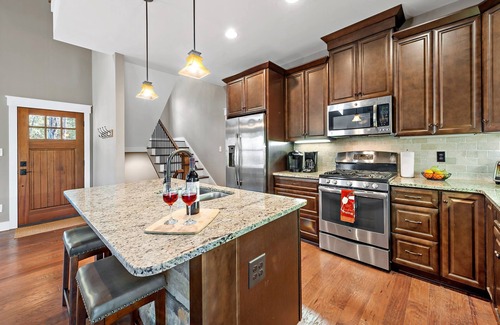 Nebo House | Wildside Retreat | Lakeside Luxury with Gas Grill, Screened Porch & Fire Pit!