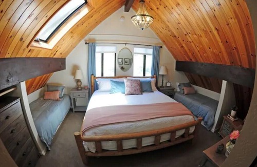 Arnold Ski Chalet | Wildtrout Cabin Hot Tub, Pool Table, K9 ok