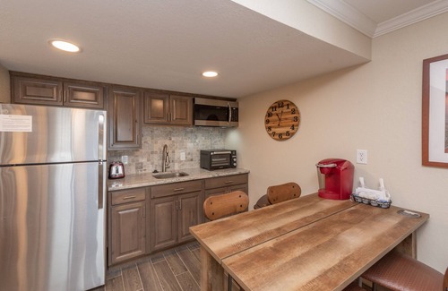 Thayerville Condo | Will O' The Wisp 203A: Lakefront Efficiency Condo, Access to Indoor Pool!