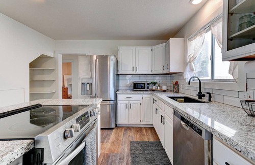 Newberg House | Willamette Valley Getaway w/Backyard Firepit