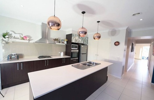 Williams Landing House | Williams Landing 8Beds Designer Decor Home
