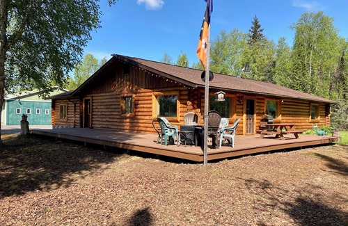 Willow Cabin | Willow Aviator Lodge - pool table, sauna, fire pit