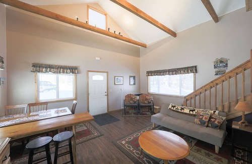 Talkeetna Cabin | Willow Cabin Family Ensuite with shower