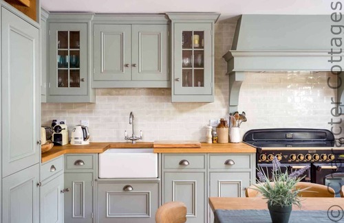 Chedworth Cottage | WILLOW COTTAGE, family friendly in Bourton-On-The-Water