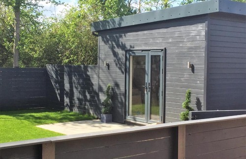 Fifield House | Willow Court Farm Studio South & Petting Farm, 8 mins from Legoland & Windsor, 15 mins from Lapland UK