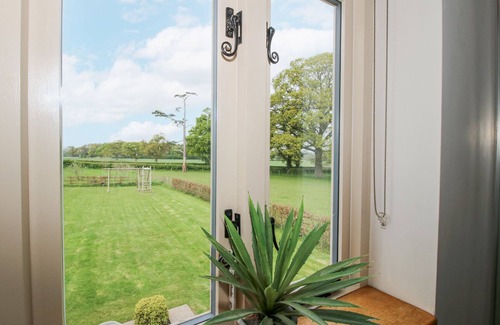 Ellesmere Cottage | WILLOW GRANGE ANNEX, romantic, character holiday cottage in Ellesmere