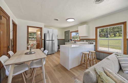 Madill Cabin | Willow Heaven- LAKEFRONT Cabin getaway with a Jacuzzi in Texoma Shores Resort