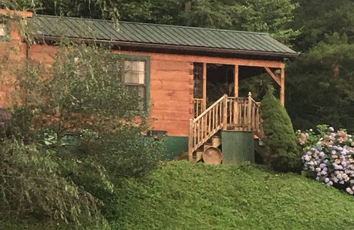 Asheville Cabin | Willow Pond/log cabin. Willow Pond invites you to relax.