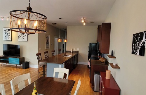 Wilmington Condo | Wilmington NC Luxury 2-Bedroom Condo, in the Art District - perfect for two!