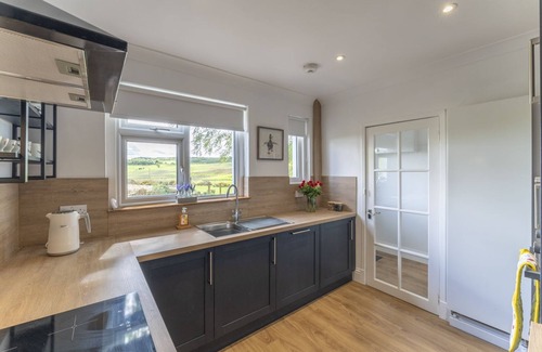Falkirk Cottage | Wilson's Cottage - sleeps 4 guests in 2 bedrooms