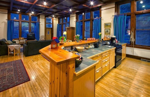 La Crosse House | Wilson Schoolhouse Inn-nIdeal For Family Gatherings Or 2-3 Couples