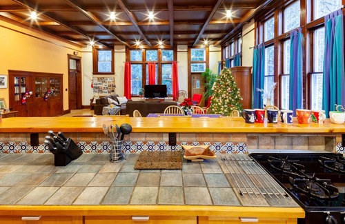 La Crosse House | Wilson Schoolhouse Inn-nIdeal For Family Gatherings Or 2-3 Couples
