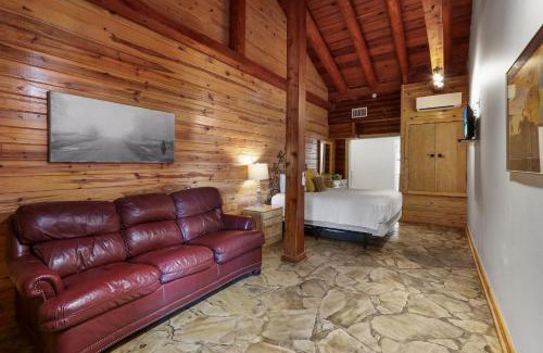 Wimberley House | Wimberley Log Cabins Resort and Suites- Unit 2