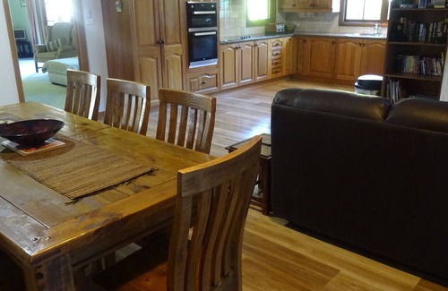 Surf Beach House | Wimbie Beach - Family getaway - "Sandy Paws" - 250 meter walk to beach