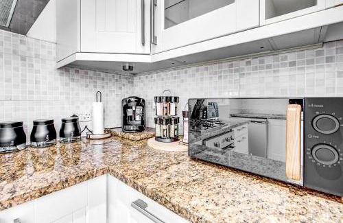 Wimbledon House | Wimbledon Close to AELTC, Station En-Suite