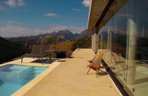 Paty do Alferes Cottage | Windows house - Minimalist house in the mountains