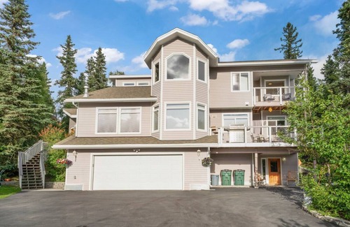 Rabbit Creek House | Wind Song Retreat on the Anchorage Hillside!