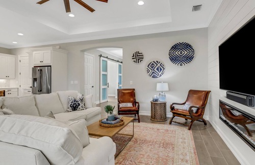 Naples House | Wind & Waves - Beautifully Appointed & Meticulously Maintained