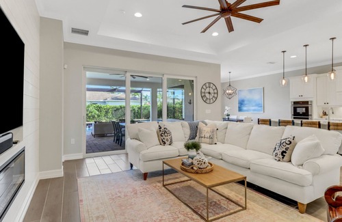 Naples House | Wind & Waves - Beautifully Appointed & Meticulously Maintained