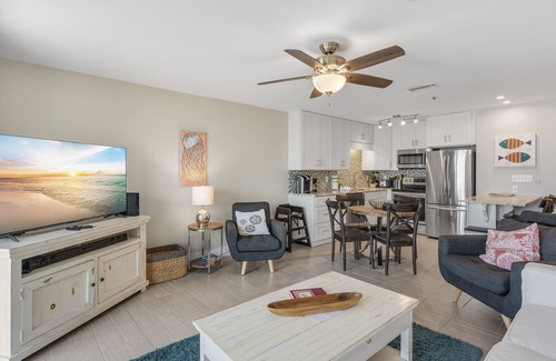 Fort Walton Beach - Destin Condo | Windancer 202. Renovated Gulf Front Condo, Free Beach Service, Pool, Grill