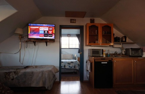 Palmer Bed & Breakfast | Windflower B&B: Charming Neighborhood and Stunning Mountain Views