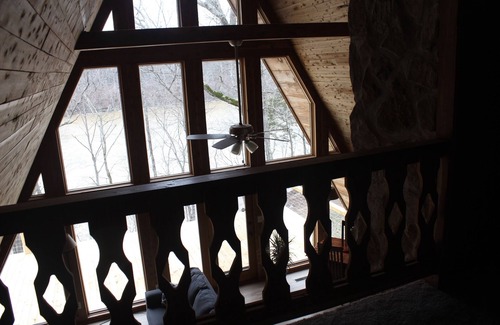 Burnside House | Window Lake, Glass View of Lake Cumberland, Minutes to Safe Harbor Marina