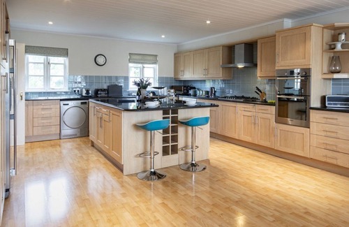 South Cerney House | Windrush Lake 80/81, Waterlow Lodge (P)