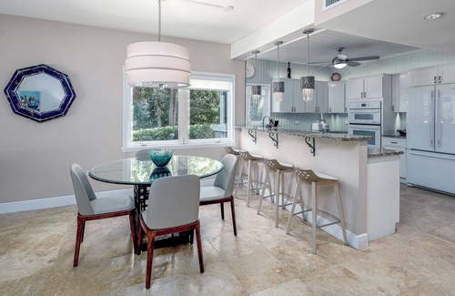 West Bay Apartment | Windsong 2 Stunning Villa-4 UNIT COMPLEX-Boggy Sand Rd-gated access to SMB