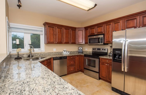 West Bay Condo | Windsong 4 - Luxury Condo-4 UNIT COMPLEX-Boggy Sand Rd-gated access to SMB