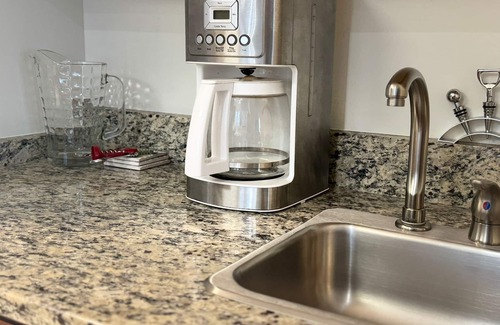 West Bay Condo | Windsong 4 - Luxury Condo-4 UNIT COMPLEX-Boggy Sand Rd-gated access to SMB