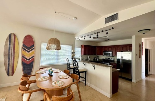 West Bay Condo | Windsong 4 - Luxury Condo-4 UNIT COMPLEX-Boggy Sand Rd-gated access to SMB