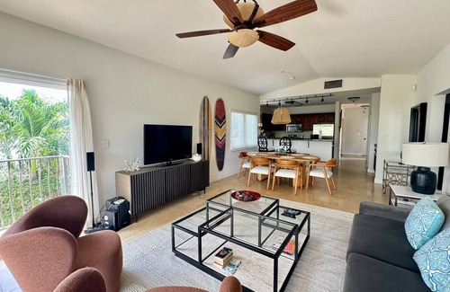 West Bay Condo | Windsong 4 - Luxury Condo-4 UNIT COMPLEX-Boggy Sand Rd-gated access to SMB