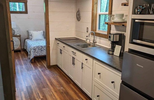 Old Fort Cabin | Windsong Creek side cabin c-2