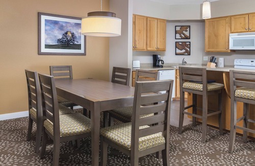 Windsor Resort | Windsor, CA: Sonoma 2 Bedroom Condo w/Fireplace, Resort Pool, Spa, WiFi & More!