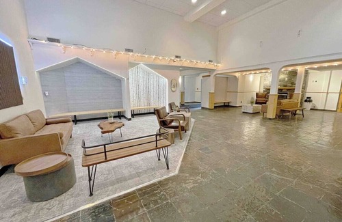 Cougar Creek Condo | Windtower lodge QenBed Suite/Heated UGParking