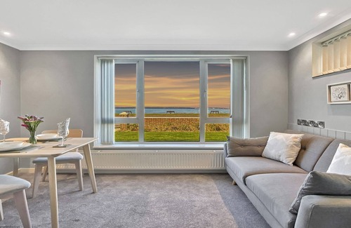 Lee-on-the-Solent Apartment | Windward Retreat - an apartment that sleeps 2 guests in 1 bedroom