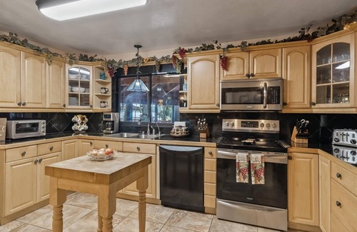 Highland House | Windy Point Estate - On Lake Istokpoga-5bdr. 5 1/2bath 7 beds. Amazing grounds