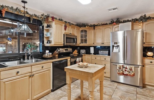 Highland House | Windy Point Estate - On Lake Istokpoga-5bdr. 5 1/2bath 7 beds. Amazing grounds