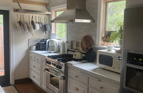 Glen Ellen House | Wine Country beautiful Glen Ellen, Sonoma Valley Secluded Sophistication.