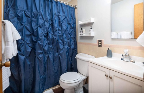 Newberg House | Wine Country Bungalow With Patio Overlooking Vineyard and Chehalem Mountains, *Pet Friendly*