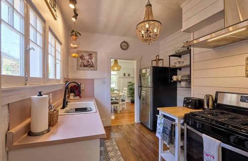 Santa Rosa Cottage | Wine Country Cottage in downtown Santa Rosa, CA