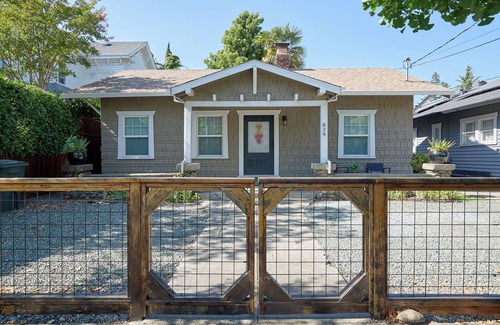 Santa Rosa Cottage | Wine Country Cottage in downtown Santa Rosa, CA