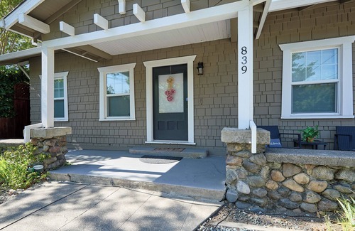 Santa Rosa Cottage | Wine Country Cottage in downtown Santa Rosa, CA