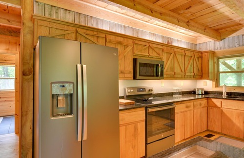 Olin Cottage | Wine Country Cottage w/Fire Pit in Olin!