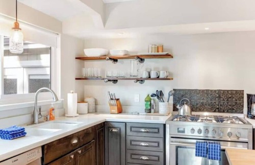 Glen Ellen House | Wine Country Creekside Retreat With Hot Tub