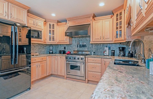 Sonoma House | Wine Country Escape with Mountain Views, Hot Tub and 4 King beds!